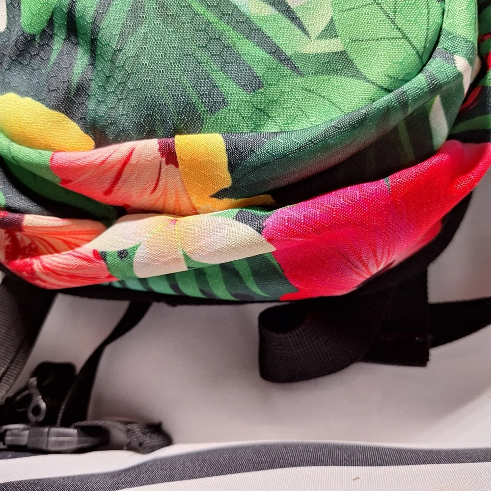Vibedration Hydration Backpack w/o bladder - Tropical - Used